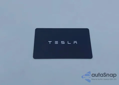 2024 Tesla Model Y Long Range Dual Motor All-Wheel Drive z USA, uszkodzony, nr VIN 7SAYGDEE5RF117892